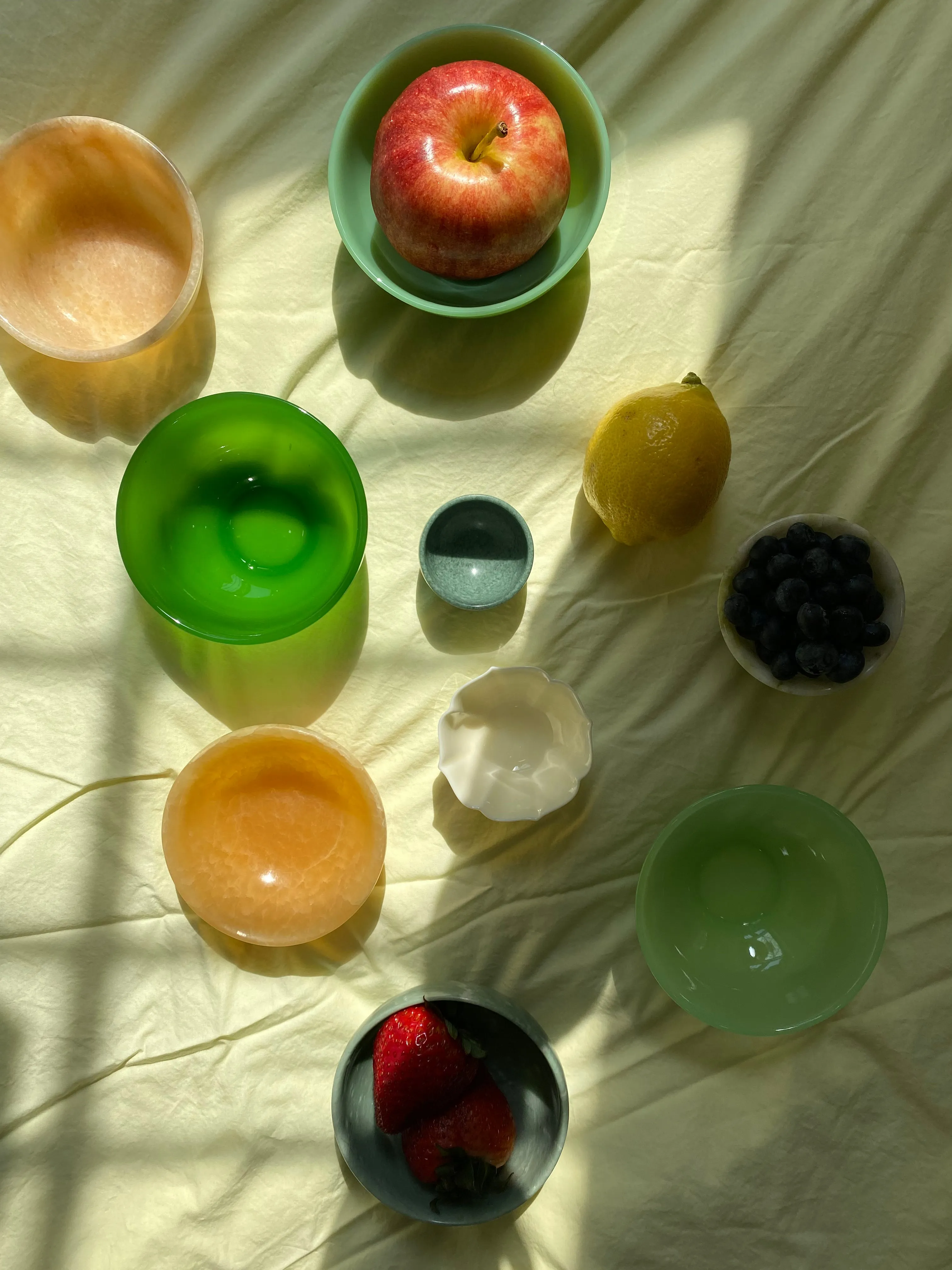 Dīng — Amber jade stone bowl